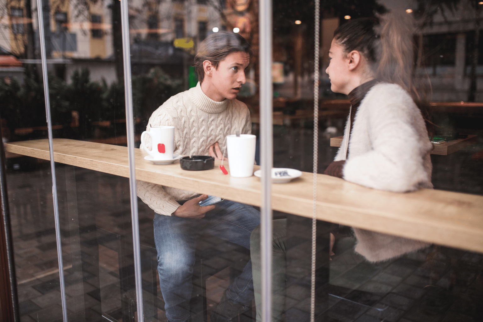 ONA NE TRAŽI SAVRŠENOG. TRAŽI SIGURNOST. A TI SI JE IZGUBIO ONOG TRENUTKA KADA SI IZGUBIO SEBE.
